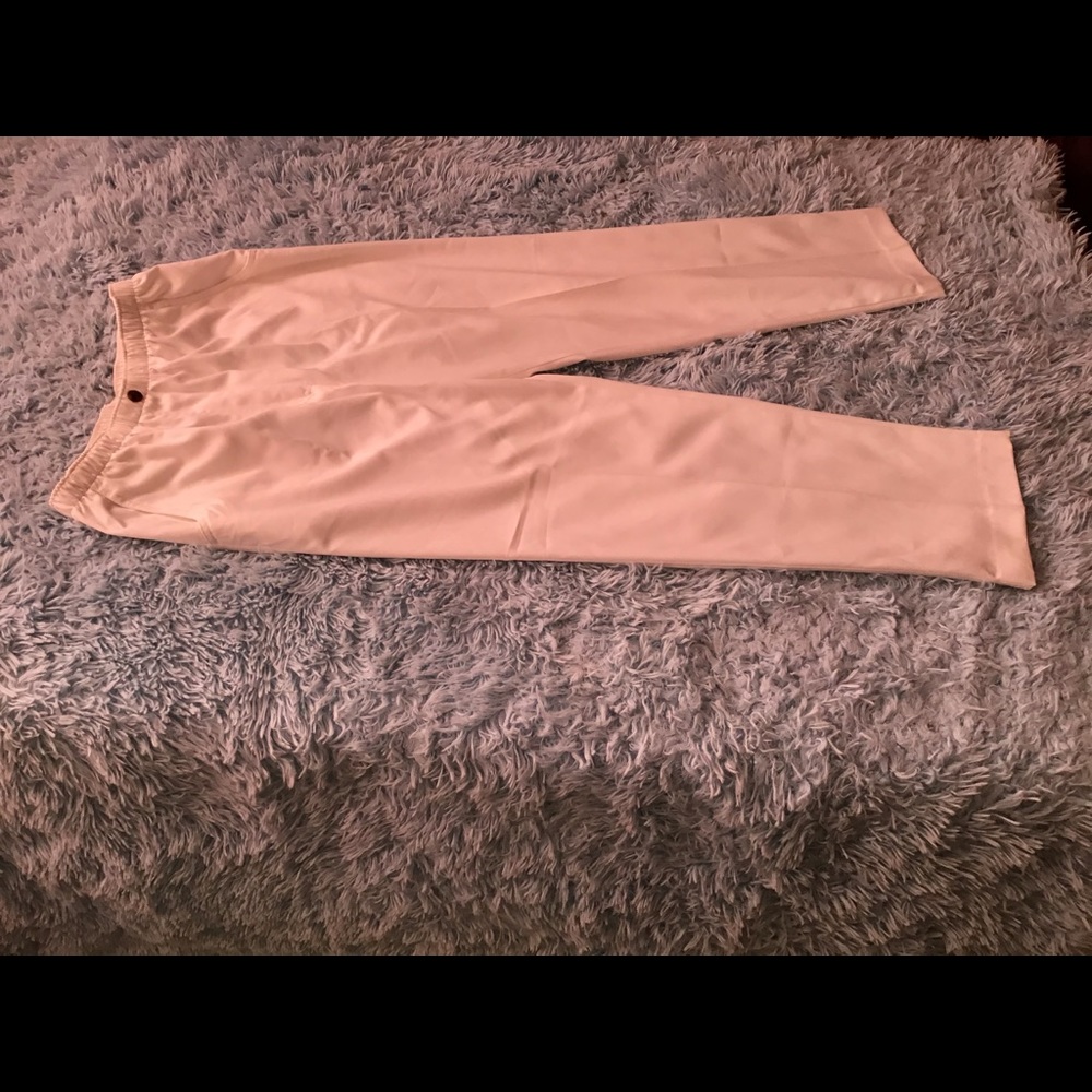 This is a really nice pair of white pair of slacks